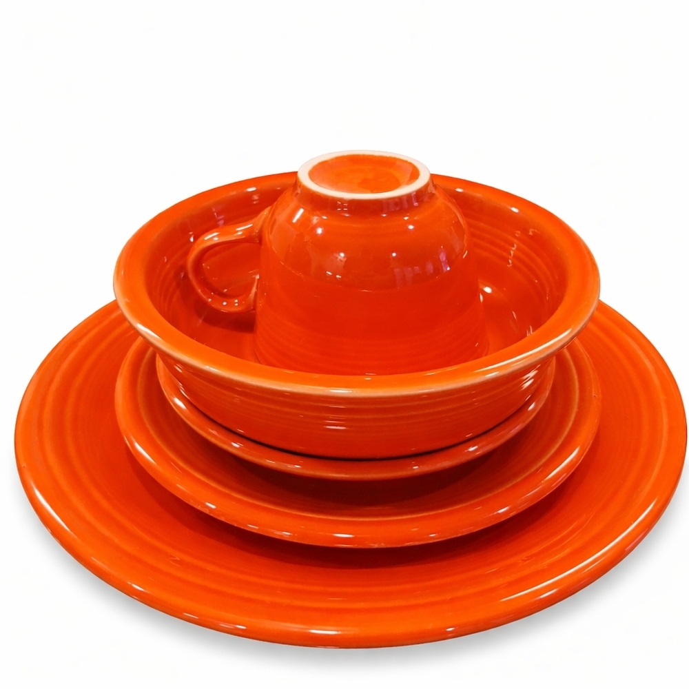 NIB Classic Rim 5-Piece Place Setting, Poppy